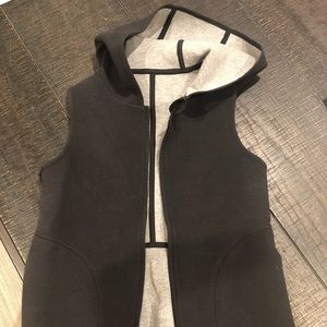 EUC Lululemon Insculpt Reversible Vest size 4.